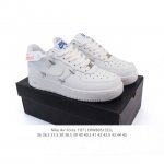 耐克 Nike Air Force 1 '07 Low 空军一号含气垫 小白鞋 低帮百搭厚底增高休闲运动板鞋。柔软、弹性十足的缓震性能和出色的中底设计，横跨复古