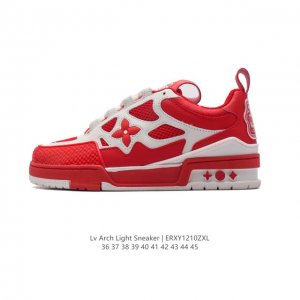 Lv Skate Sneaker 路易威登 男女士运动板鞋于 2024 秋冬秀场初次亮相，此次以粒面牛皮革焕新呈现。加垫鞋领和鞋舌援引滑板鞋设计，科技鞋带和橡胶