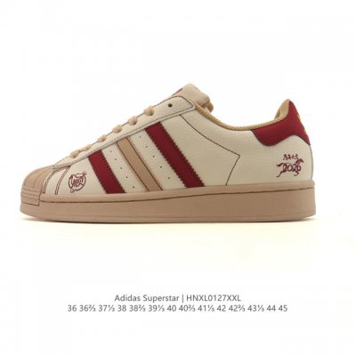 公司级 阿迪达斯 Adidas Superstar 三叶草经典贝壳头系列 新款休闲板鞋潮流男女士运动鞋 。鞋面柔软皮革材质 标志性的贝壳鞋头，锯齿三条纹，简约的