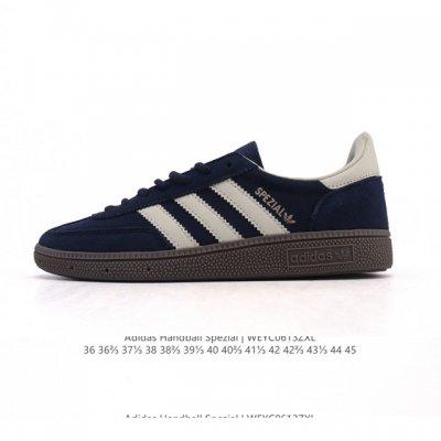 阿迪达斯 Adidas Handball Spezial 低帮三叶草学院风复古休闲板鞋 德训鞋 橡胶底柔软皮革经典运动鞋板鞋。圆头、缝合拼接设计、正面绑带、鞋舌