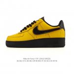 耐克 Nike Air Force 1 '07 Low 空军一号含气垫 低帮百搭厚底增高休闲运动板鞋。柔软、弹性十足的缓震性能和出色的中底设计，横跨复古与现代的