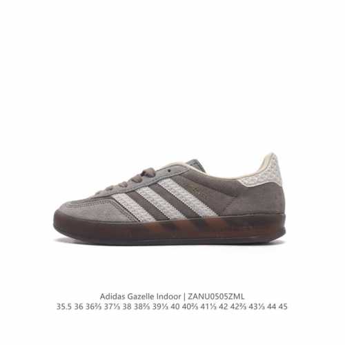 阿迪达斯 Adidas Originals Gazelle Indoor 复古三叶草防滑透明橡胶板鞋经典运动鞋。这款经典鞋,忠于原版设计,缀撞色三条纹和鞋跟饰片