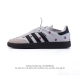 阿迪达斯 德训鞋 Adidas Originals Samba Og Shoes 经典运动鞋小白鞋 奶牛花纹 T头鞋 男女士板鞋 彰显休闲摩登风情的时尚经典鞋。