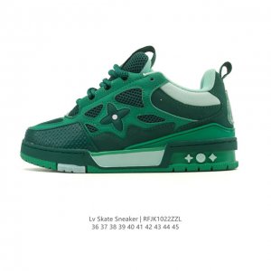 Lv Skate Sneaker 路易威登 2025年新款运动板鞋 蛇年限定 春夏秀场初次亮相，此次以粒面牛皮革焕新呈现。加垫鞋领和鞋舌援引滑板鞋设计，科技鞋带