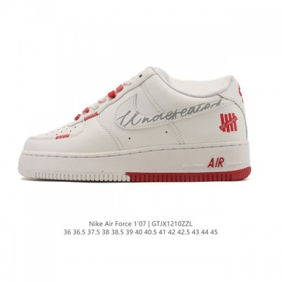 特价 耐克 Nike Air Force 1 '07 Low 空军一号含气垫 低帮百搭厚底增高休闲运动板鞋。柔软、弹性十足的缓震性能和出色的中底设计，横跨复古与