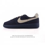 耐克烽火Nike Field General 82 Sp 低帮复古篮球鞋 这款专为烤架战士设计的运动鞋采用 1982 年经典的白 红 黑配色，采用皮革和弹道尼龙