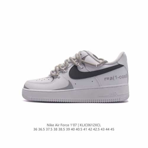 耐克 Nike Air Force 1 '07 空军一号 Af1 解构绑带 双鞋带 男女子运动鞋复古篮球鞋。巧妙结合复古美学和新潮魅力，旨在致敬 40 年来风靡