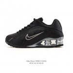 新品 耐克 Nike Shox R4 科技感运动鞋。金属质感鞋面 + 超大气柱 球鞋！Nike Shox R4上脚超炫酷Nike Shox R4十年经典鞋款，复