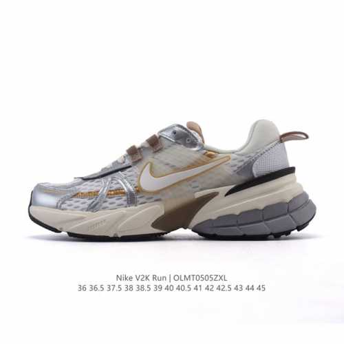 nike 耐克 V2K Run 减震防滑 复古低帮运动跑步鞋 超火复古跑鞋，采用太空革组合呼吸网眼布鞋面材质，搭载正确4层组合底模，嵌入Tpu加固稳定模块,双层
