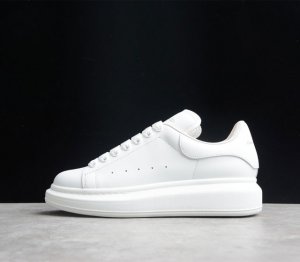 顶级版本 礼盒装 Alexander McQueen 亚历山大麦昆 松糕鞋厚底增高小白鞋 全白牛皮 553700 纯原级别 市面最高版本 全新防伪线技