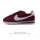 nike Classic Cortez Nylon 耐克阿甘鞋男女子运动鞋。秉承元年款经典风格，糅合防水鞋面设计，令双足保持干爽舒适。防水锦纶鞋面强势抵御风雨侵