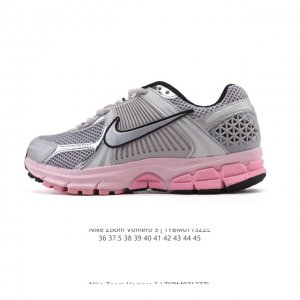 Nike 耐克夏季 Zoom Vomero 5 运动鞋休闲训练跑步鞋。Nike Zoom Vomero 5 男女子运动鞋妥帖包覆足部，提供透气支撑效果。耐穿材料