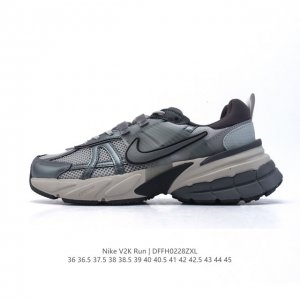 降价 Nike 耐克 V2K Run 减震防滑 复古低帮运动跑步鞋 超火复古跑鞋，采用太空革组合呼吸网眼布鞋面材质，搭载正确4层组合底模，嵌入Tpu加固稳定模块