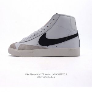 耐克 Nike Blazer Mid '77 Jumbo 男士运动鞋 抓地板鞋革新重塑经典街头人气鞋款。采用人气传统外观，巧搭大号耐克勾勾设计和宽大鞋带。柔软泡