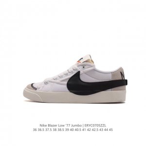 耐克 Nike Blazer Low '77 Jumbo 运动鞋，抓地板鞋，革新重塑经典街头人气鞋款，采用人气传统外观，巧搭大号耐克勾勾设计和宽大鞋带。柔软泡绵