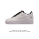 耐克 Nike Air Force 1 '07 Low 空军一号含气垫 低帮百搭厚底增高休闲运动板鞋。柔软、弹性十足的缓震性能和出色的中底设计，横跨复古与现代的