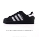 阿迪达斯 新款 Adidas Superstar 三叶草 经典贝壳头系列 新款休闲板鞋潮流男女士运动鞋 鞋面柔软皮革材质 标志性的贝壳鞋头 锯齿三条纹 简约的线
