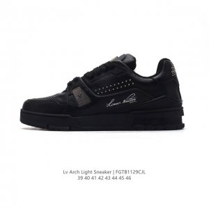 公司级 路易威登 Louis Vuitton Lv路易威登板鞋 时尚运动鞋 潮厚底增高男鞋 。舒适防滑底和百搭性霸屏整个时尚娱乐圈，细节调整完美主义！鞋面采用柔