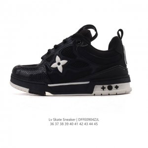 Lv Skate Sneaker 路易威登 2025年新款运动板鞋 蛇年限定 春夏秀场初次亮相，此次以粒面牛皮革焕新呈现。加垫鞋领和鞋舌援引滑板鞋设计，科技鞋带