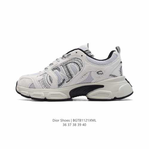 公司级 Dior 迪奥 高奢品牌 彰显高级气质 Dior 运动鞋低帮系列复古百搭休闲鞋时尚慢跑鞋厚底老爹鞋。 码数：36-40 编码：Bgtb1121Xml