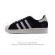 阿迪达斯 Adidas Superstar 2025年新款鞋子 蛇年新款 经典贝壳头系列 新款休闲板鞋潮流男女士运动鞋 鞋面皮革拼接材质 标志性的贝壳鞋头，简约