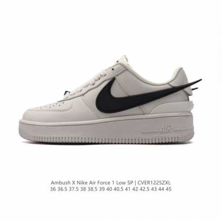 耐克 空军一号 Af1 低帮休闲板鞋 Ambush X Nk Air Force 7 Low Sp 空军一号联名标志性的swoosh延伸至鞋跟之外，鞋舌和鞋垫上 - 点击图像关闭
