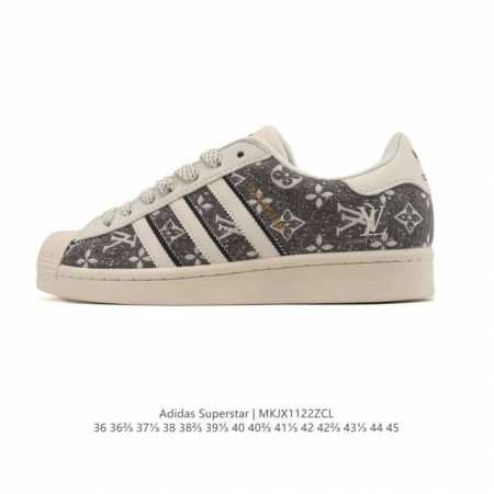 阿迪达斯 Adidas Superstar 2025年新款鞋子 经典贝壳头系列 新款休闲板鞋潮流男女士运动鞋 。鞋面帆布拼接材质 标志性的贝壳鞋头，简约的线条。 - 点击图像关闭