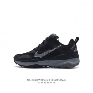 耐克 Nike Wildhorse 8 男子越野跑步鞋nike跑步鞋 缓震透气 运动鞋，穿上nike Wildhorse 8 越野跑步鞋，由步道起点往山顶前进，