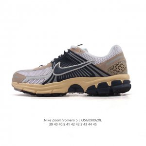 Nike 耐克夏季 Zoom Vomero 5 运动鞋休闲训练跑步鞋。Nike Zoom Vomero 5 男子运动鞋妥帖包覆足部，提供透气支撑效果。耐穿材料组