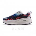 耐克 Nike Vomero 18 厚底增高老爹运动跑步鞋。全新 Vomero 提供比以往更多的緩衝效能以及該系列有史以來最高的鞋底高度，結合 Nike 的 Z