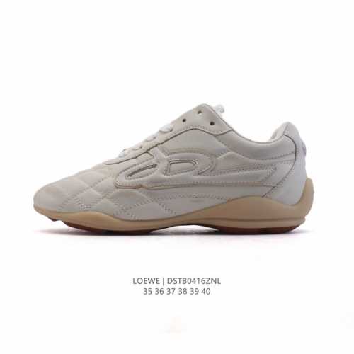公司级 Loewe 罗意威 Ballet Runner 皮革织物拼接 简约圆头 系带 低帮 运动休闲鞋这双鞋是Loewe新发布的Ballet Runner ，被