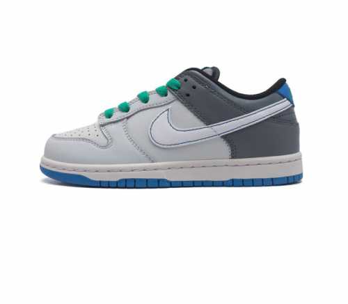 童鞋 耐克nike Dunk Low 板鞋 Sb系列经典百搭休闲运动板鞋加厚鞋舌的填充 使舒适性大大提升 同时也更方便穿脱中底部分则加入了脚感柔软舒适zooma