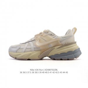 Nike 耐克 V2K Run 减震防滑 复古低帮运动跑步鞋 超火复古跑鞋，采用太空革组合呼吸网眼布鞋面材质，搭载正确4层组合底模，嵌入Tpu加固稳定模块,双层