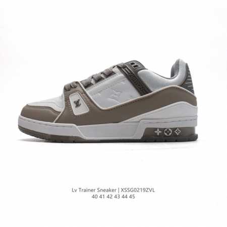 路易威登 Louis Vuitton Lv路易威登板鞋 时尚运动鞋 浮雕老花Logo 潮厚底增高鞋 。舒适防滑底和百搭性霸屏整个时尚娱乐圈，细节调整完美主义！采 - 点击图像关闭