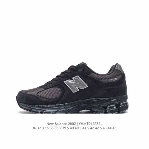 新百伦 New Balance 2002R 跑鞋 男女运动鞋厚底老爹鞋。沿袭了面世之初的经典科技，以 Encap 中底配以升级版 N-Ergy 缓震物料。鞋面则