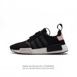 阿迪达斯Adidas NMD RUNNER PK 真爆超弹男女运动鞋。弹力 以鞋型、角度和面料，力求展现 adidas创新传统，采用时髦廓形，以抢眼外形诠释经典