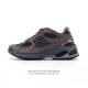 公司级 新百伦 New Balance2010秋冬英产做旧鞋款运动鞋 厚底增高老爹鞋。此复刻经典鞋款，加入当下大热的户外元素，以曾经篮球鞋款型式样加以打造鞋款造