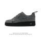 耐克 Nike Air Force 1 '07 Low 空军一号含气垫 小白鞋 低帮百搭厚底增高休闲运动板鞋。柔软、弹性十足的缓震性能和出色的中底设计，横跨复古