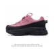 降价 公司级耐克Nike Zoom Vomero Roam 马拉松复古跑五代休闲运动慢跑鞋 厚底增高老爹鞋。采用环保纤维革饰片组合网眼布鞋面材质 升级正确后跟T