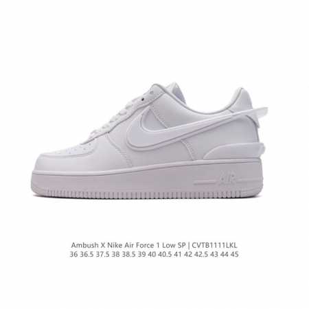 耐克 空军一号 AF1 低帮休闲板鞋 Ambush x Nk Air Force 1'07 Low SP 空军一号联名标志性的Swoosh延伸至鞋跟之外，鞋舌和 - 点击图像关闭