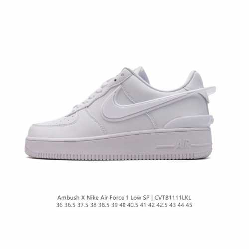 耐克 空军一号 AF1 低帮休闲板鞋 Ambush x Nk Air Force 1'07 Low SP 空军一号联名标志性的Swoosh延伸至鞋跟之外，鞋舌和