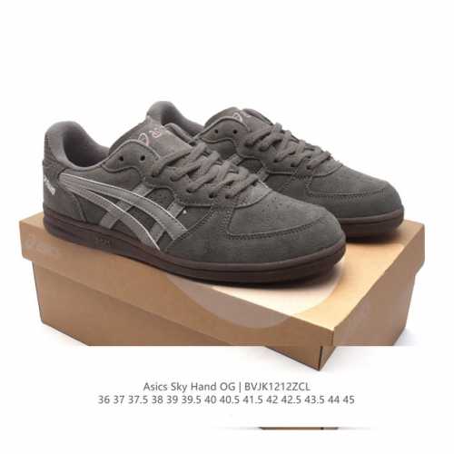 Asics 亚瑟士 Skyhand Og 休闲鞋复古舒适 防滑耐磨 低帮 板鞋 男女同款。Asics Skyhand Og 于今年 6 月初与哥本哈根的 Hay