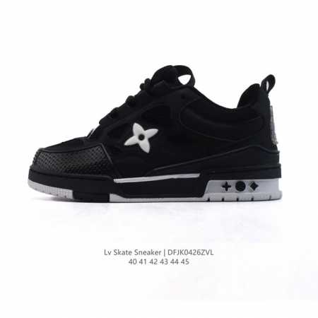 Lv Skate Sneaker 路易威登 2025年新款运动板鞋 蛇年限定 春夏秀场初次亮相，此次以粒面牛皮革焕新呈现。加垫鞋领和鞋舌援引滑板鞋设计，科技鞋带 - 点击图像关闭