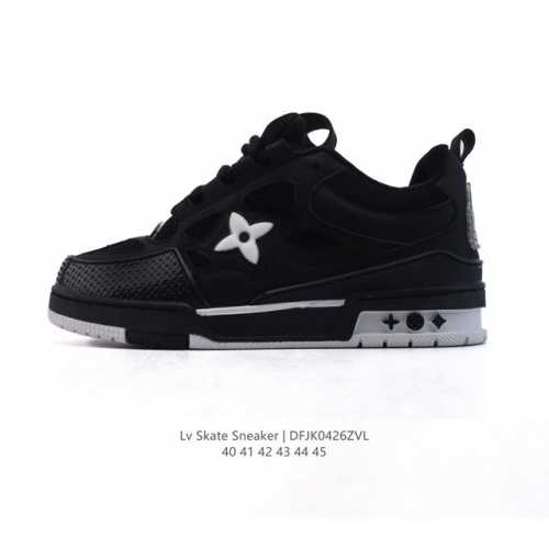 Lv Skate Sneaker 路易威登 2025年新款运动板鞋 蛇年限定 春夏秀场初次亮相，此次以粒面牛皮革焕新呈现。加垫鞋领和鞋舌援引滑板鞋设计，科技鞋带