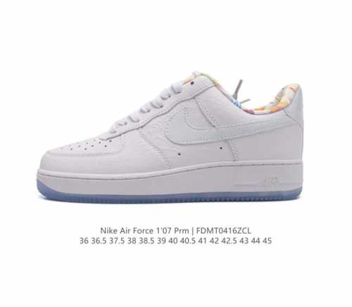 耐克 Nike Air Force 1 '07 Low 空军一号含气垫 低帮百搭厚底增高休闲运动板鞋。柔软、弹性十足的缓震性能和出色的中底设计，横跨复古与现代的