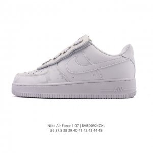 耐克 Nike Air Force 1 '07 Low 空军一号含气垫 低帮 小白鞋 百搭厚底增高休闲运动板鞋。柔软、弹性十足的缓震性能和出色的中底设计，横跨复