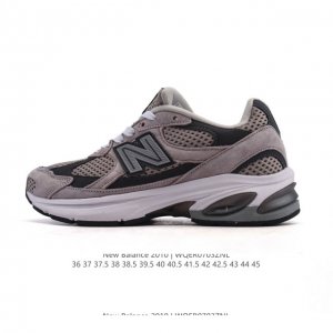 公司级 新百伦 New Balance2010英产做旧鞋款纯色绒运动鞋 厚底增高老爹鞋。此复刻经典鞋款，加入当下大热的户外元素，以曾经篮球鞋款型式样加以打造鞋款