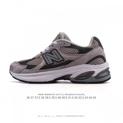 公司级 新百伦 New Balance2010英产做旧鞋款纯色绒运动鞋 厚底增高老爹鞋。此复刻经典鞋款，加入当下大热的户外元素，以曾经篮球鞋款型式样加以打造鞋款