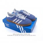 公司级 阿迪达斯 Adidas Originals Gazelle Indoor复古三叶草防滑透明橡胶板鞋经典运动鞋。这款经典鞋,忠于原版设计,缀撞色三条纹和鞋