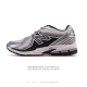 真标 Nb 新百伦 New Balance Ml860 V2 系列复古老爹风休闲运动慢跑。采用丝光猪巴皮革拼接透气网眼织物鞋面T-Beam大底提供足步弓支撑，保